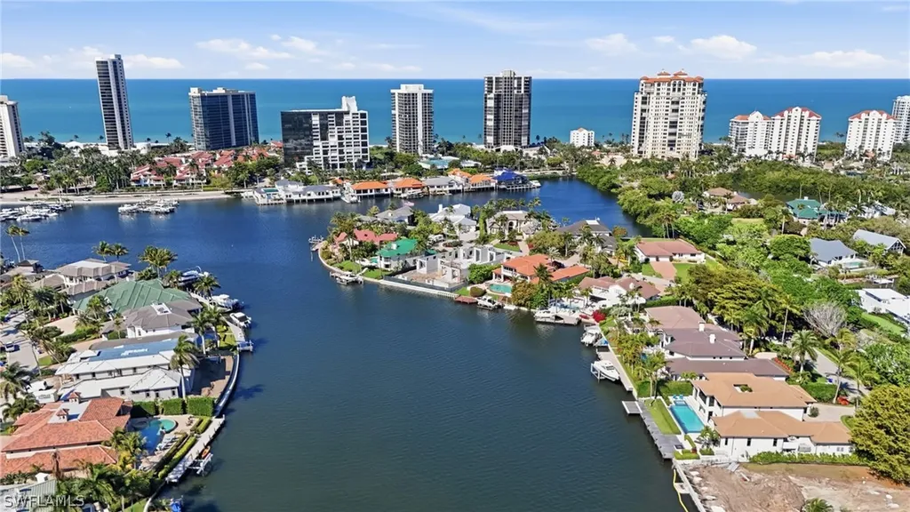 310 Pirates Bight Naples FL 34103