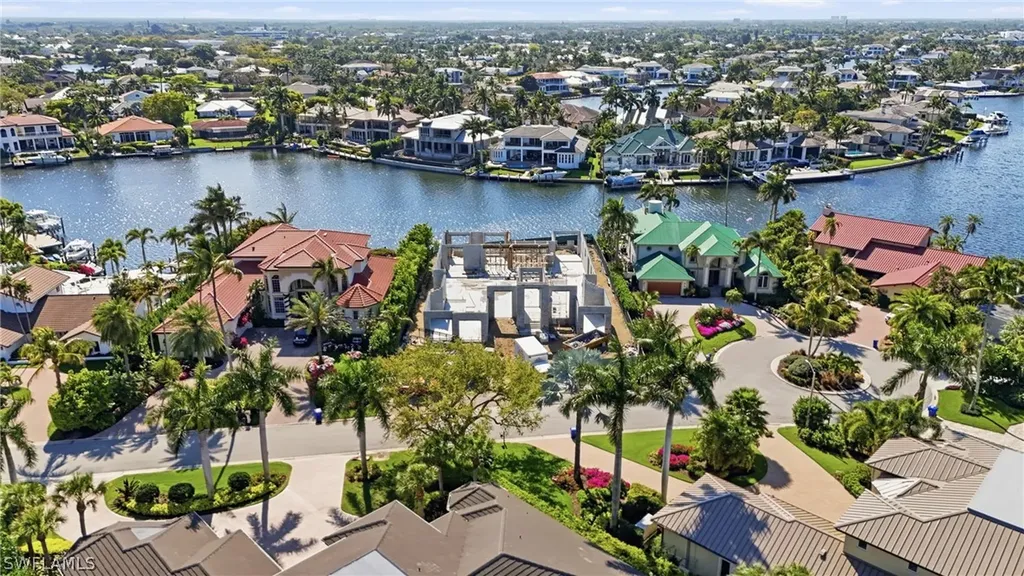 310 Pirates Bight Naples FL 34103