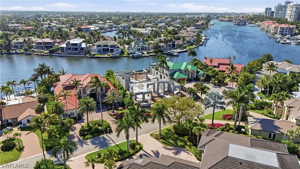 310 Pirates Bight Naples FL 34103