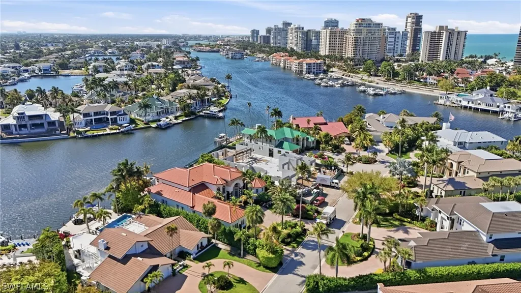 310 Pirates Bight Naples FL 34103