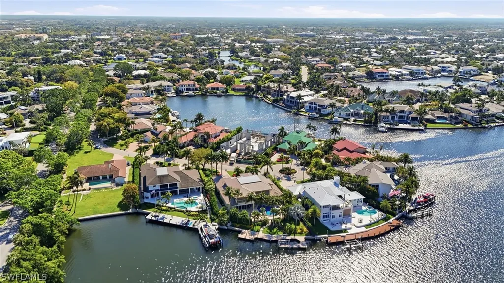 310 Pirates Bight Naples FL 34103