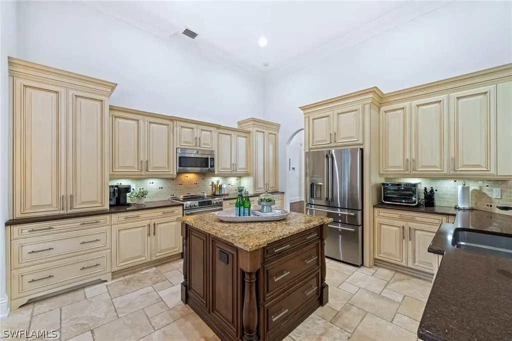 1905 Fairfax Circle Naples FL 34109