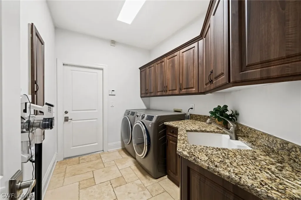 1905 Fairfax Circle Naples FL 34109