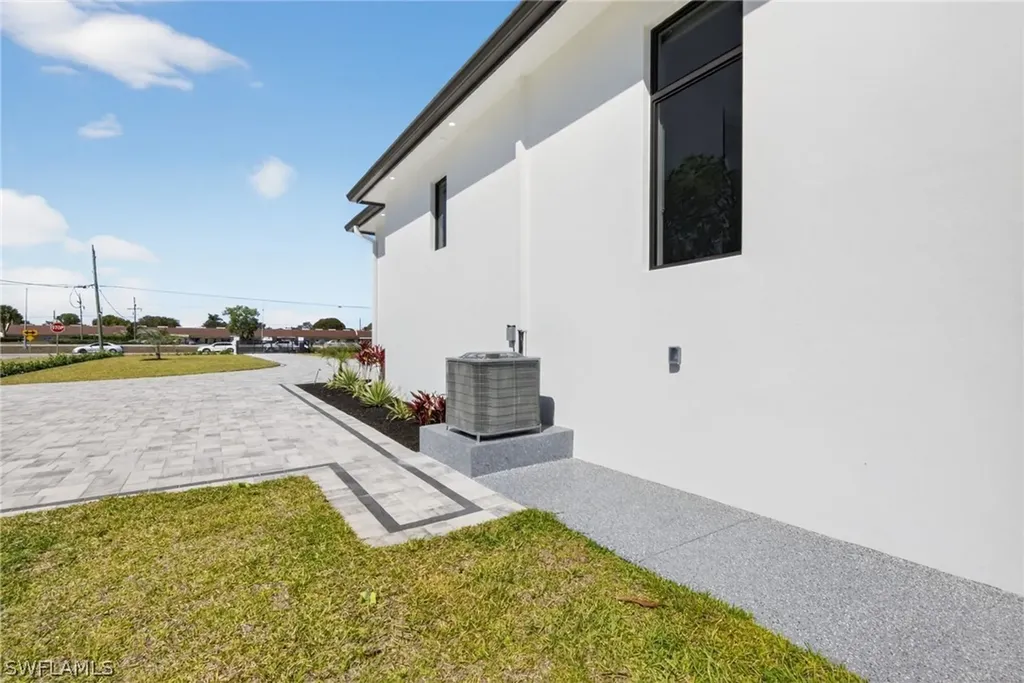 1886 39th Street SW Naples FL 34117