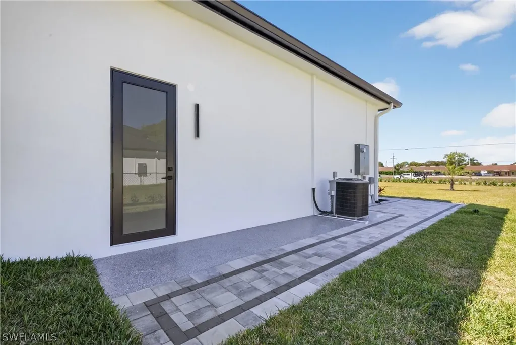 1886 39th Street SW Naples FL 34117