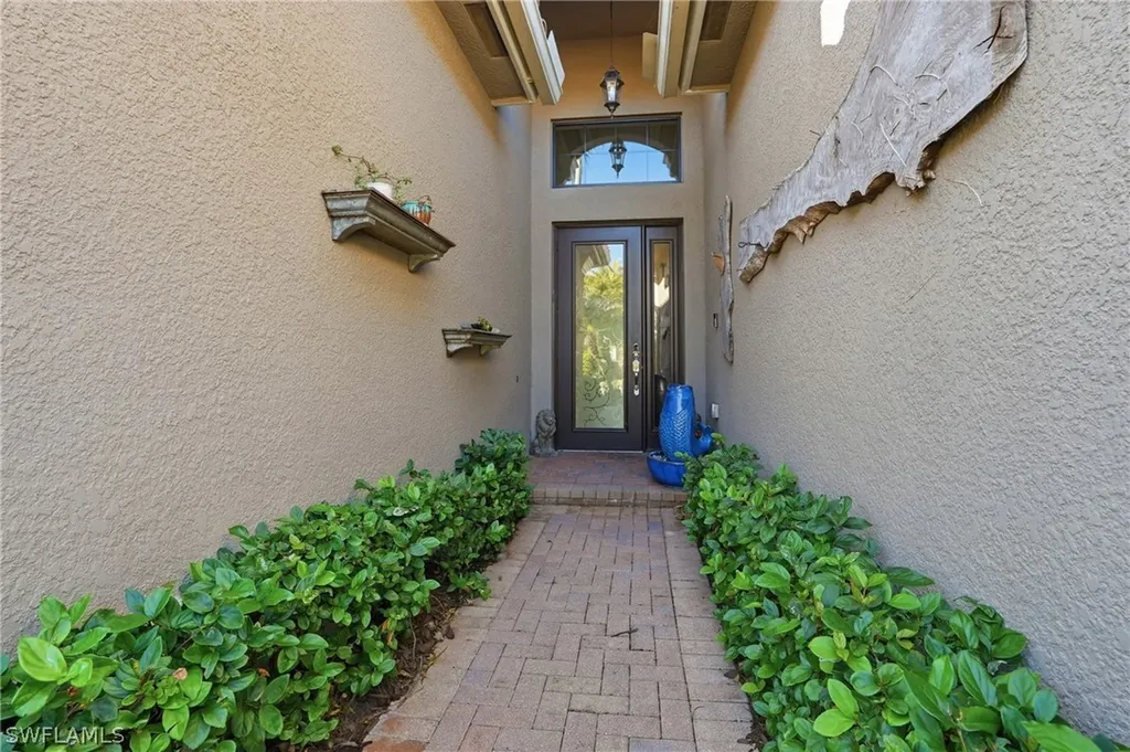 13843 Luna Drive Naples FL 34109