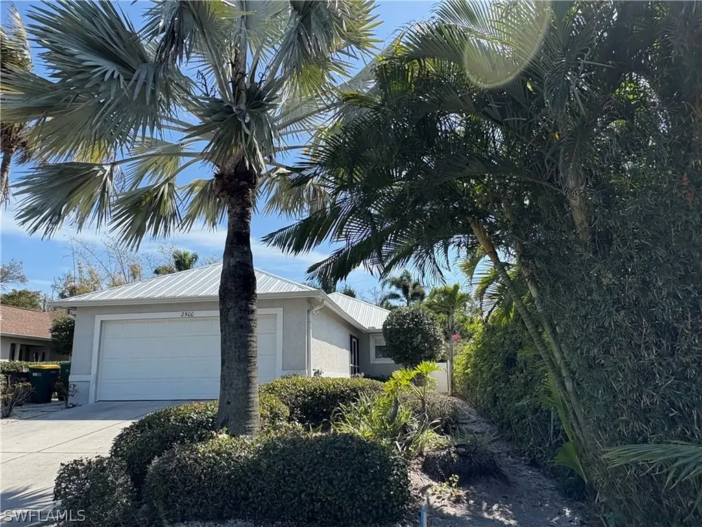 2500 Lee Street Naples FL 34112