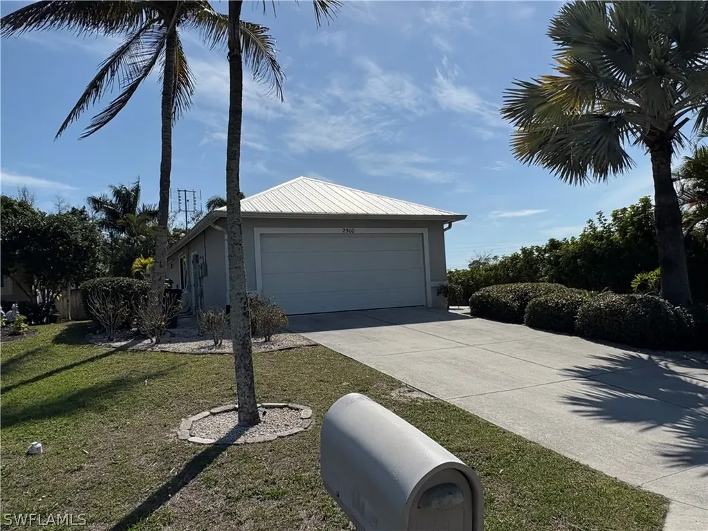 2500 Lee Street Naples FL 34112