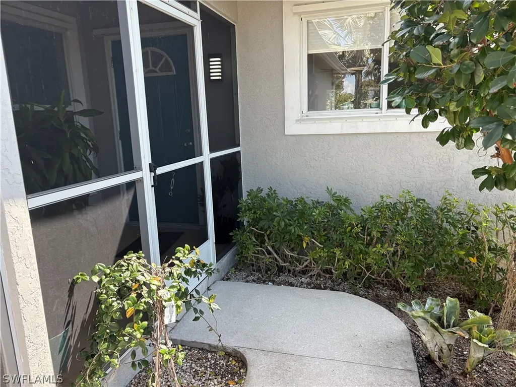 2500 Lee Street Naples FL 34112