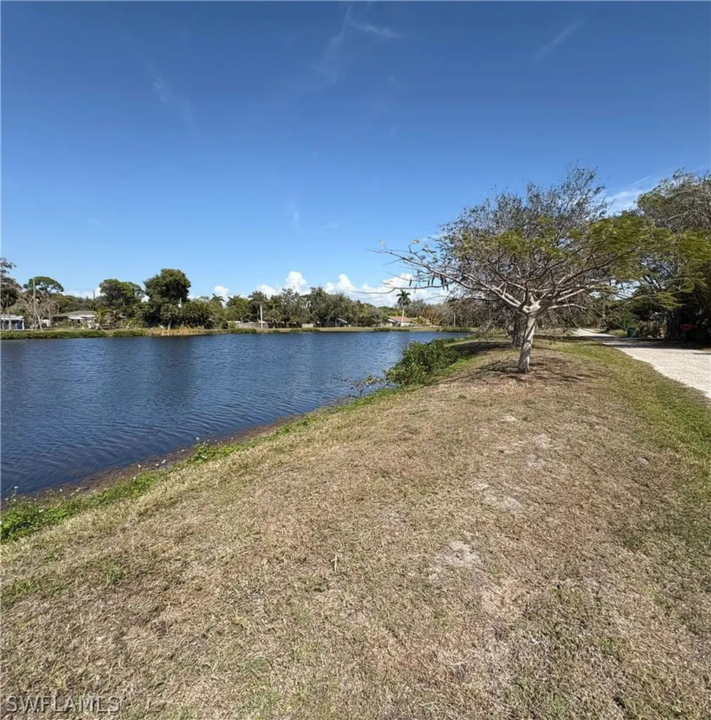 2500 Lee Street Naples FL 34112