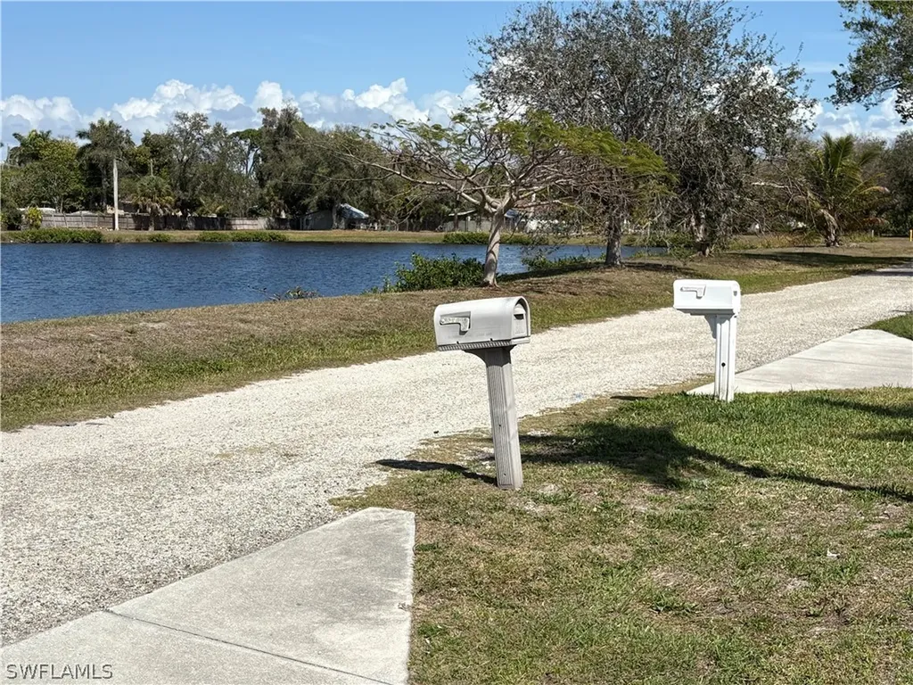2500 Lee Street Naples FL 34112