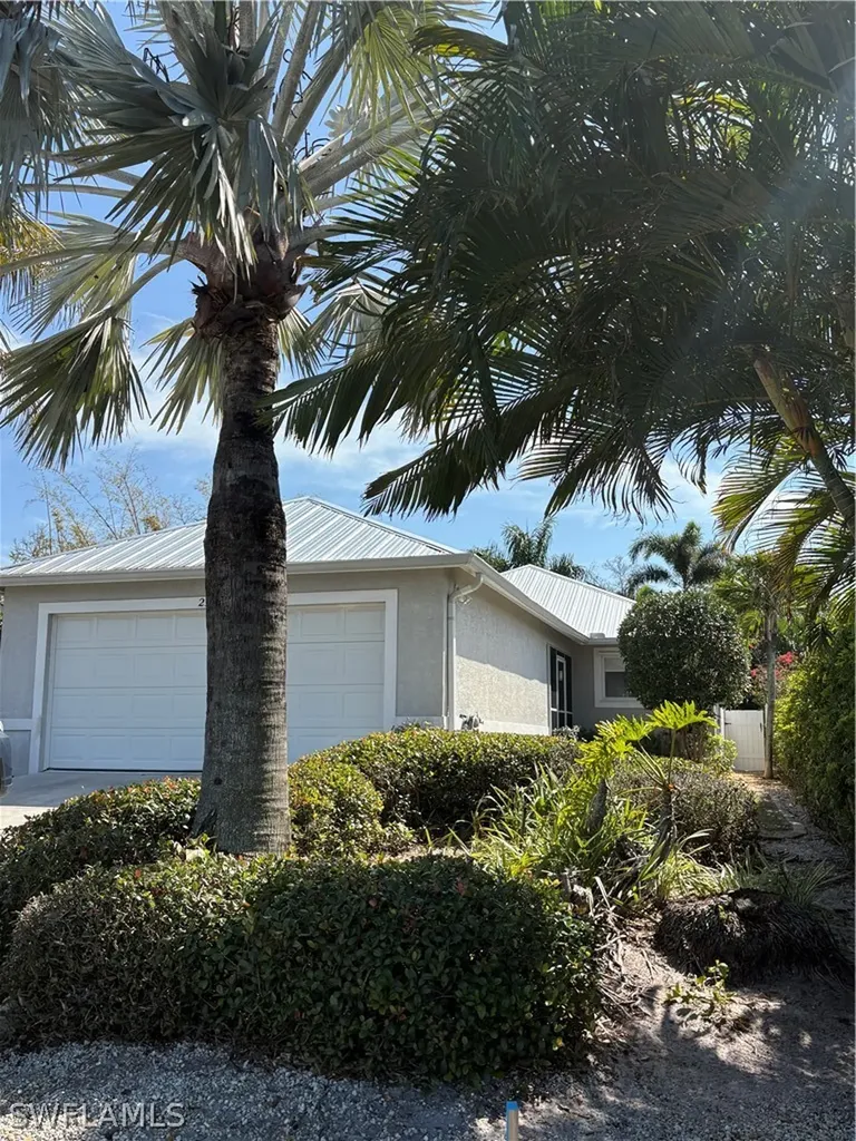 2500 Lee Street Naples FL 34112