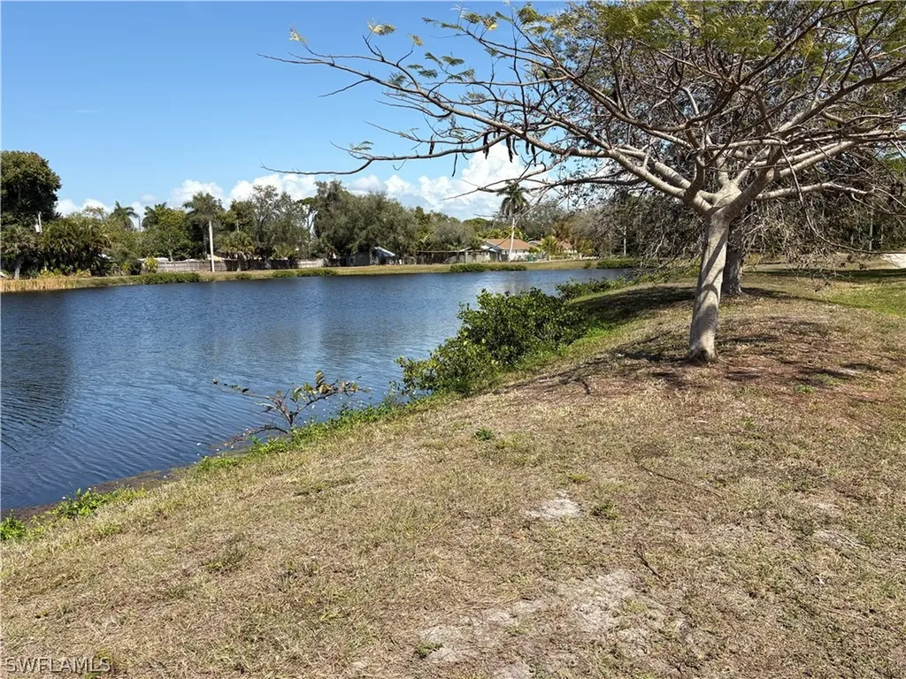 2500 Lee Street Naples FL 34112