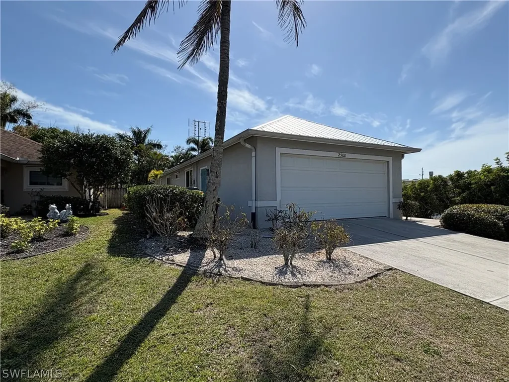 2500 Lee Street Naples FL 34112