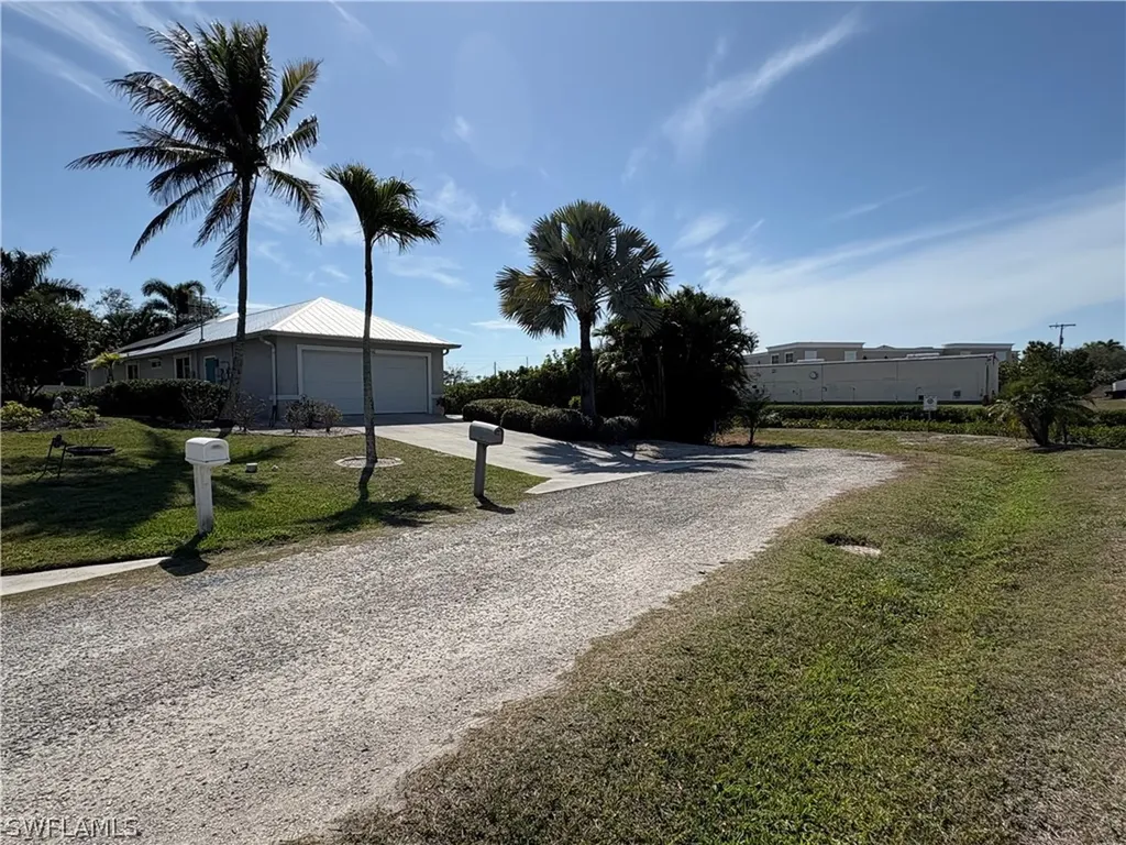 2500 Lee Street Naples FL 34112