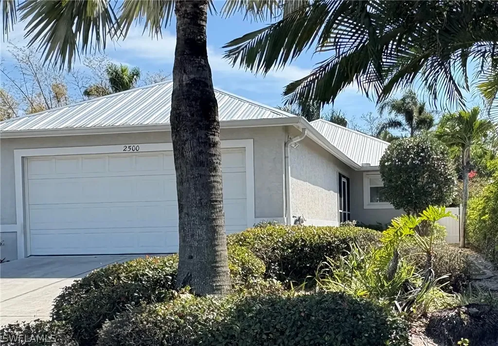 2500 Lee Street Naples FL 34112