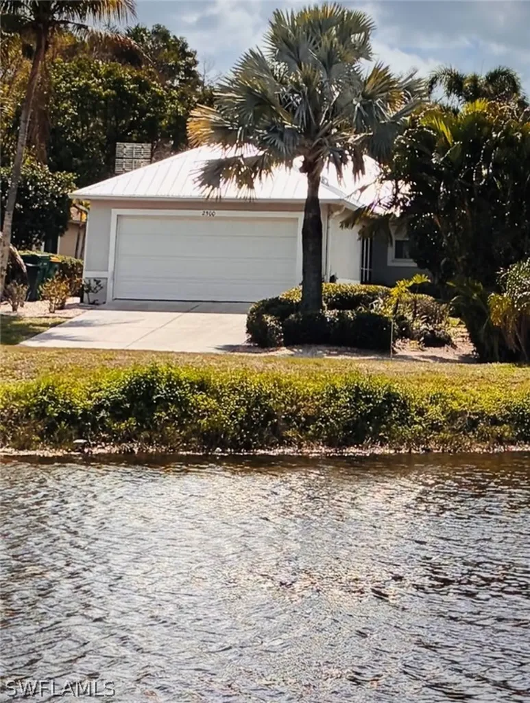 2500 Lee Street Naples FL 34112
