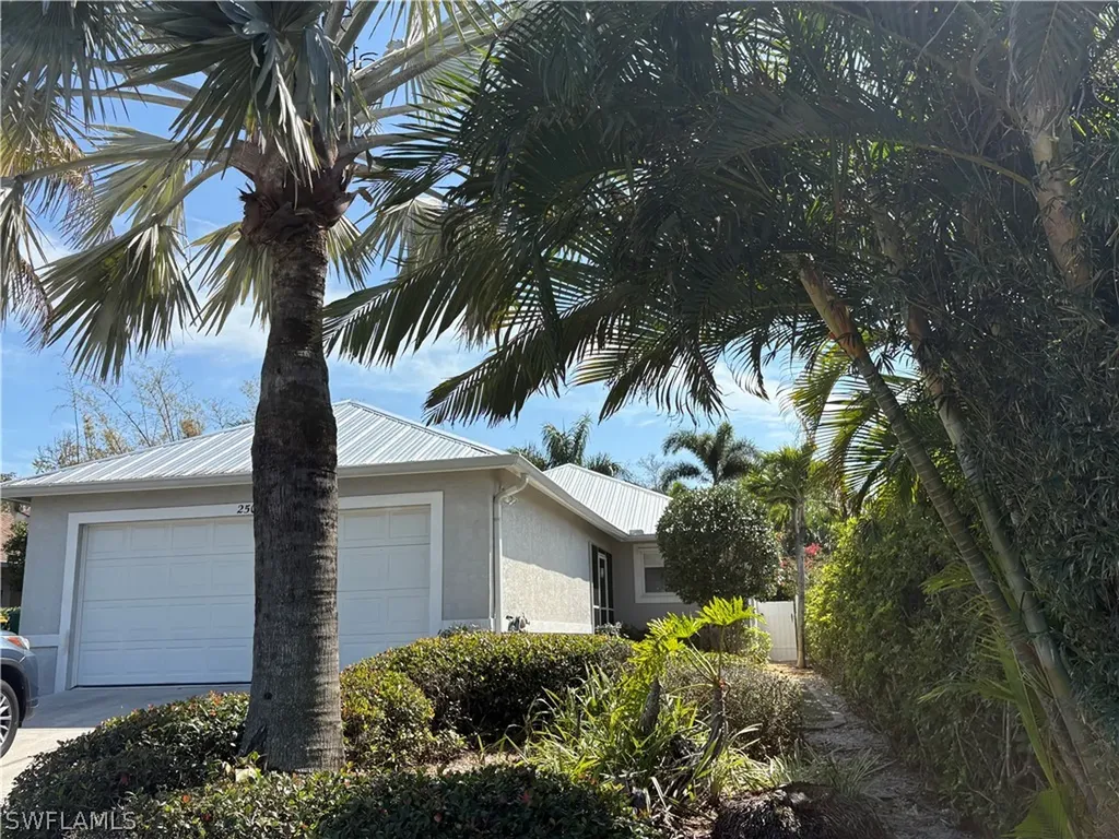 2500 Lee Street Naples FL 34112