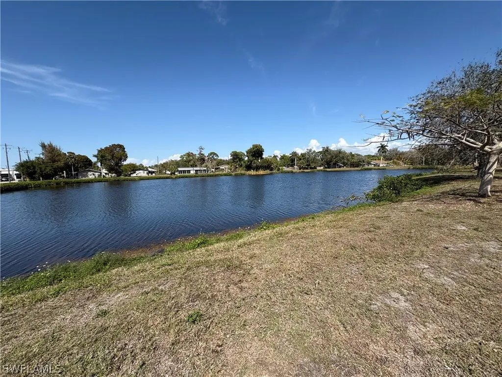 2500 Lee Street Naples FL 34112