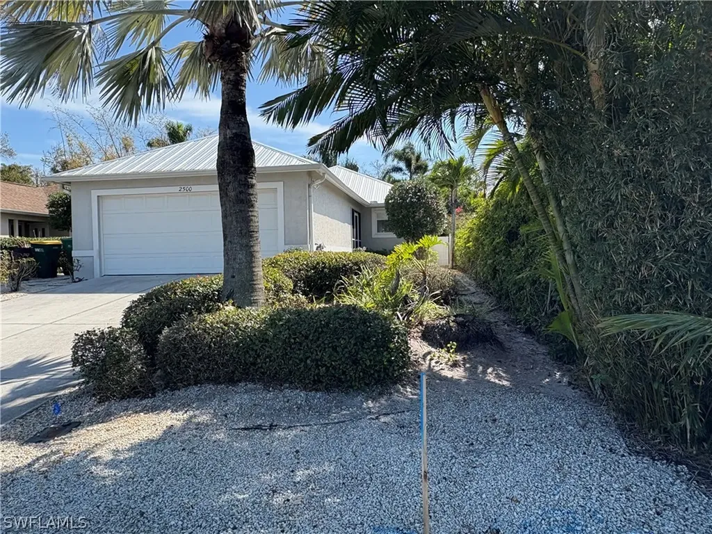 2500 Lee Street Naples FL 34112