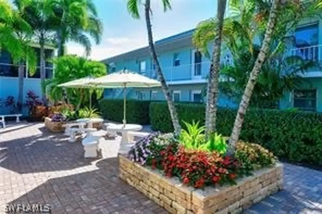 637 12th Avenue S Naples FL 34102