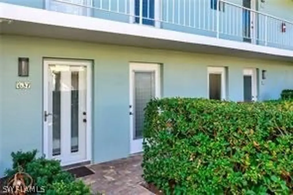 637 12th Avenue S Naples FL 34102