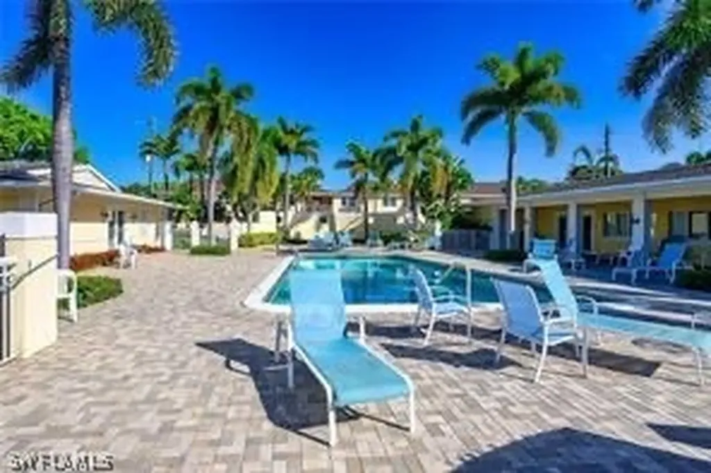 637 12th Avenue S Naples FL 34102