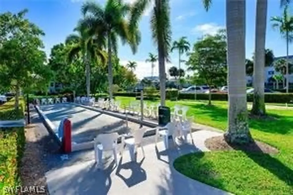637 12th Avenue S Naples FL 34102