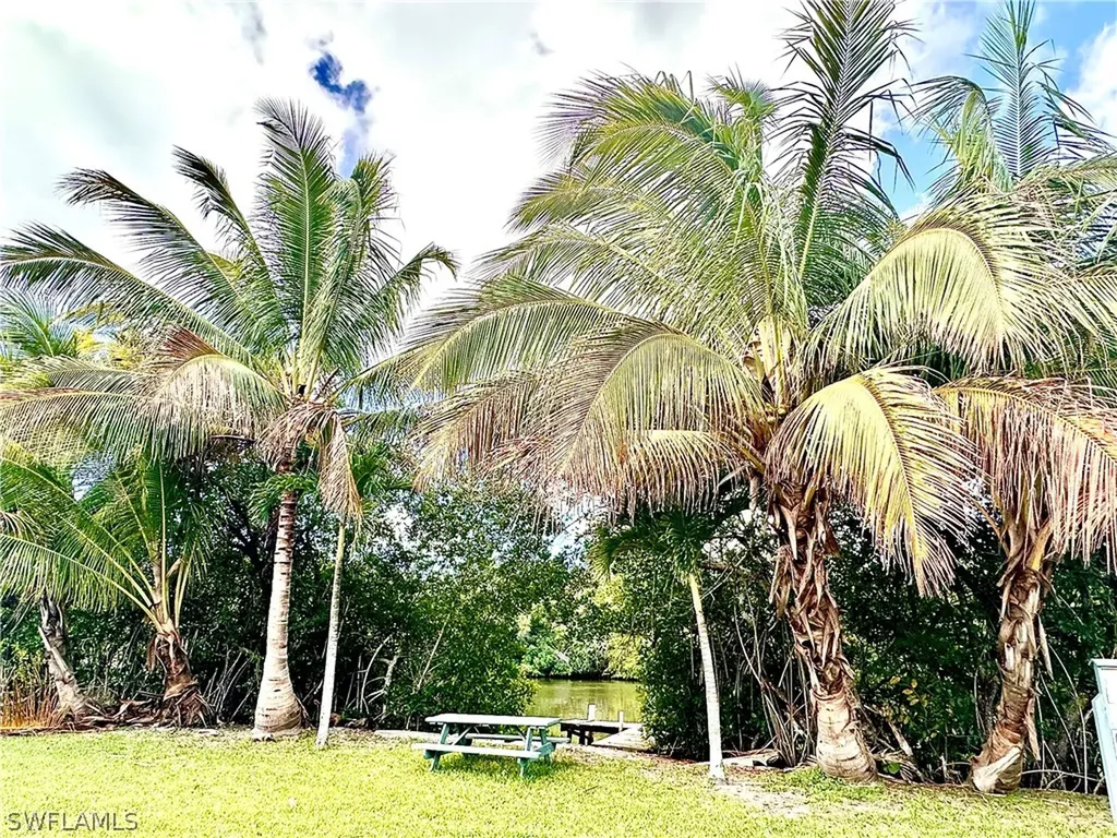738 Park Avenue Naples FL 34110