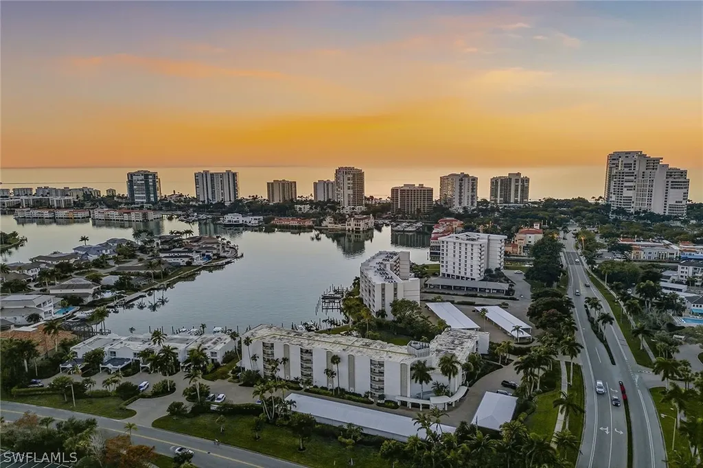 400 Park Shore Drive Naples FL 34103