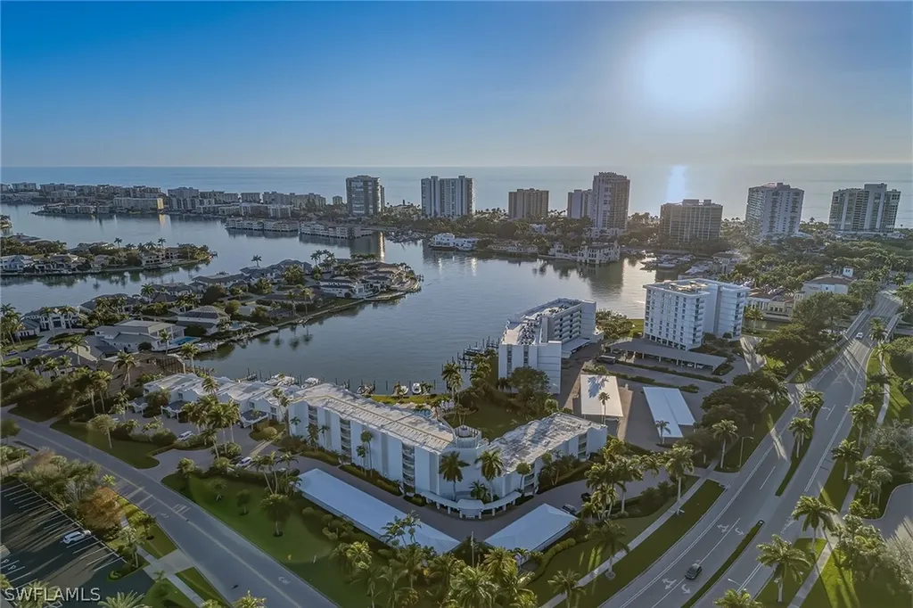 400 Park Shore Drive Naples FL 34103