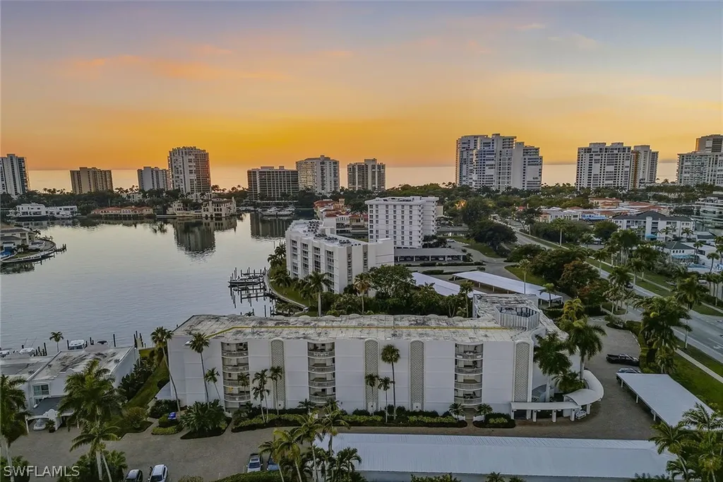 400 Park Shore Drive Naples FL 34103