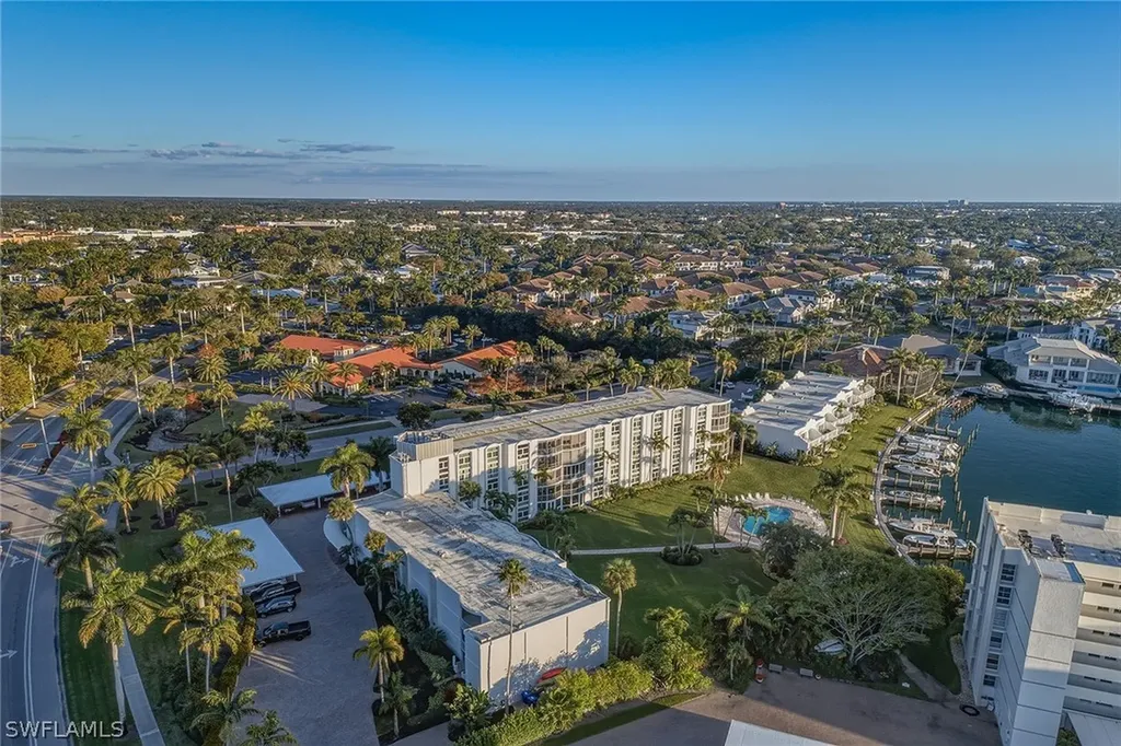 400 Park Shore Drive Naples FL 34103