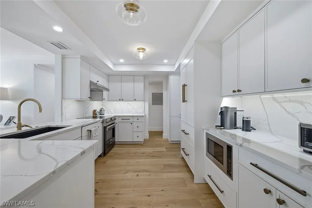 400 Park Shore Drive Naples FL 34103