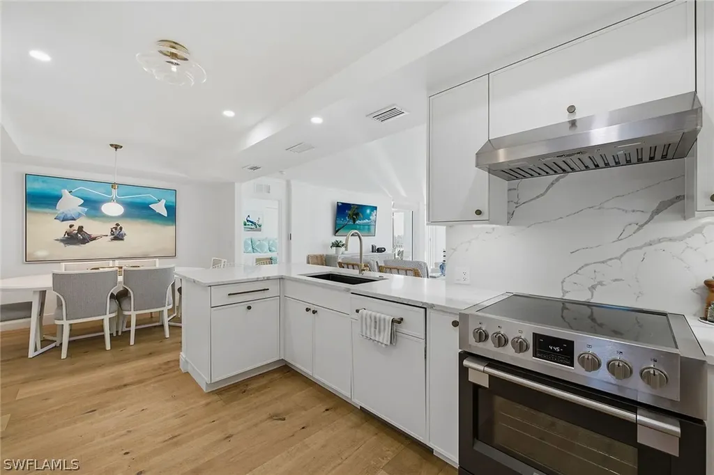 400 Park Shore Drive Naples FL 34103