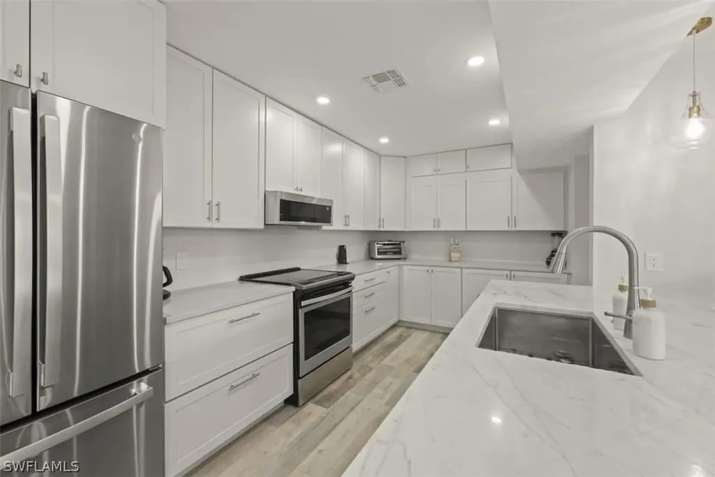 585 E Gulf Drive Sanibel FL 33957