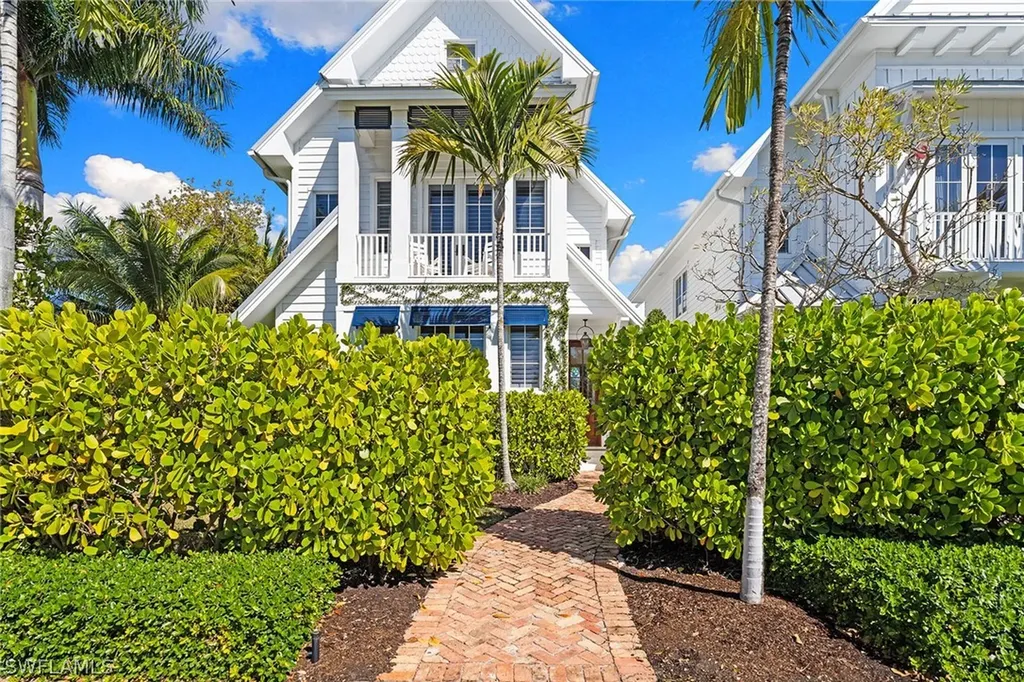 901 10th Avenue S Naples FL 34102