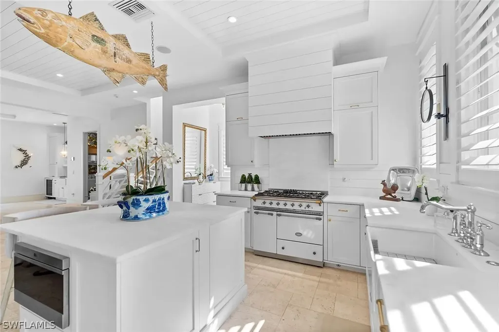 901 10th Avenue S Naples FL 34102