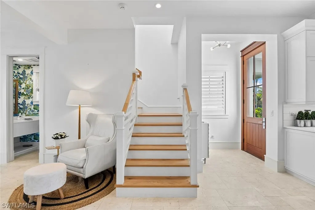 901 10th Avenue S Naples FL 34102