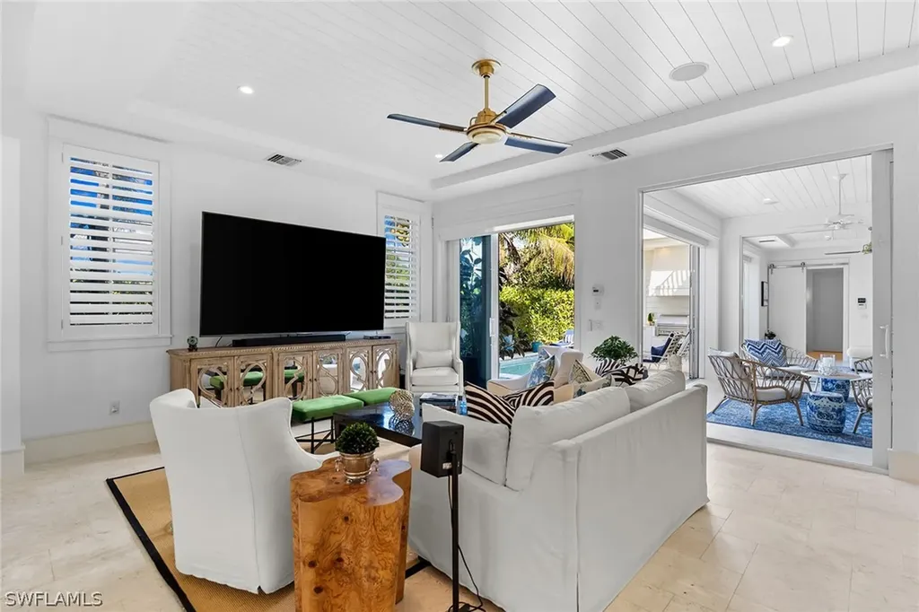 901 10th Avenue S Naples FL 34102