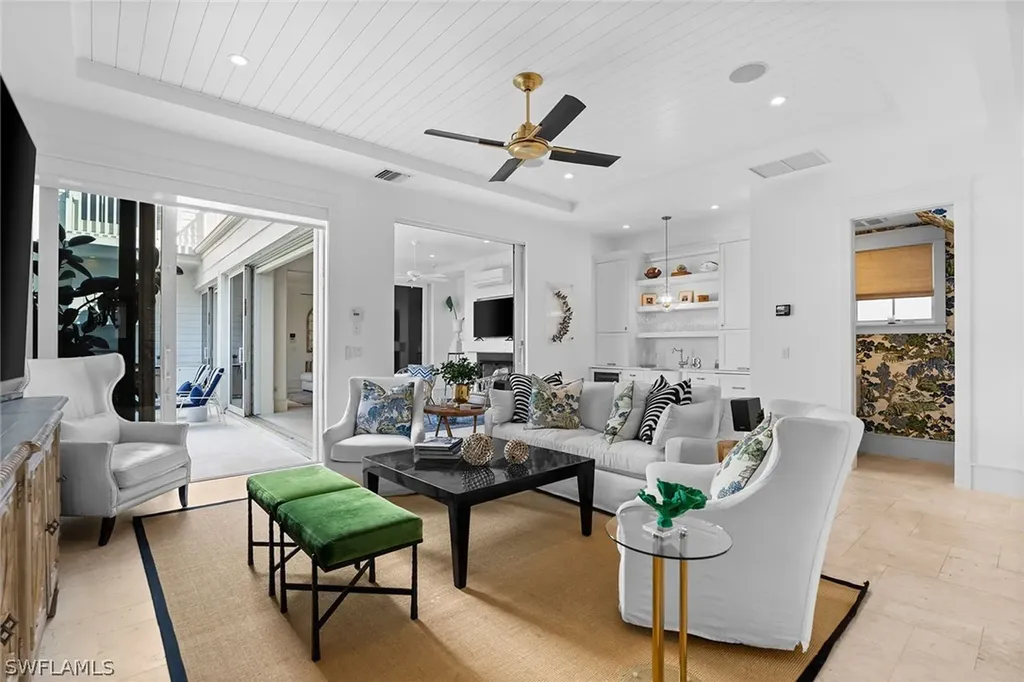 901 10th Avenue S Naples FL 34102