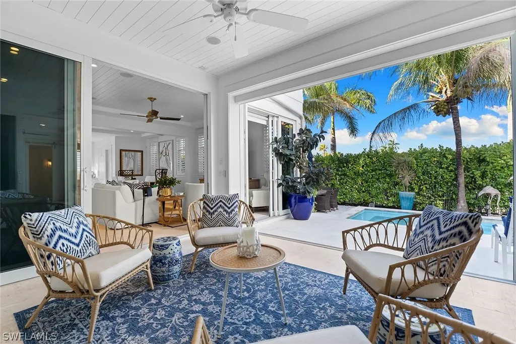 901 10th Avenue S Naples FL 34102