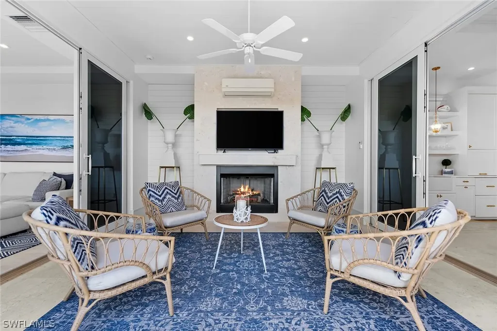 901 10th Avenue S Naples FL 34102