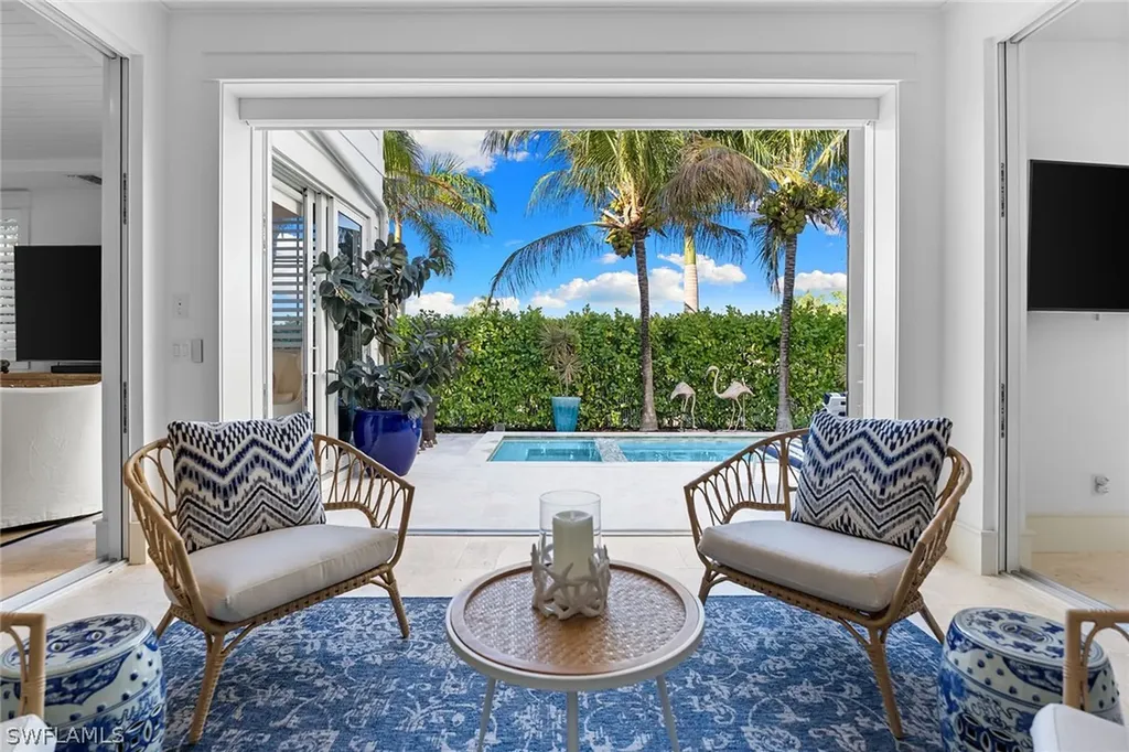 901 10th Avenue S Naples FL 34102