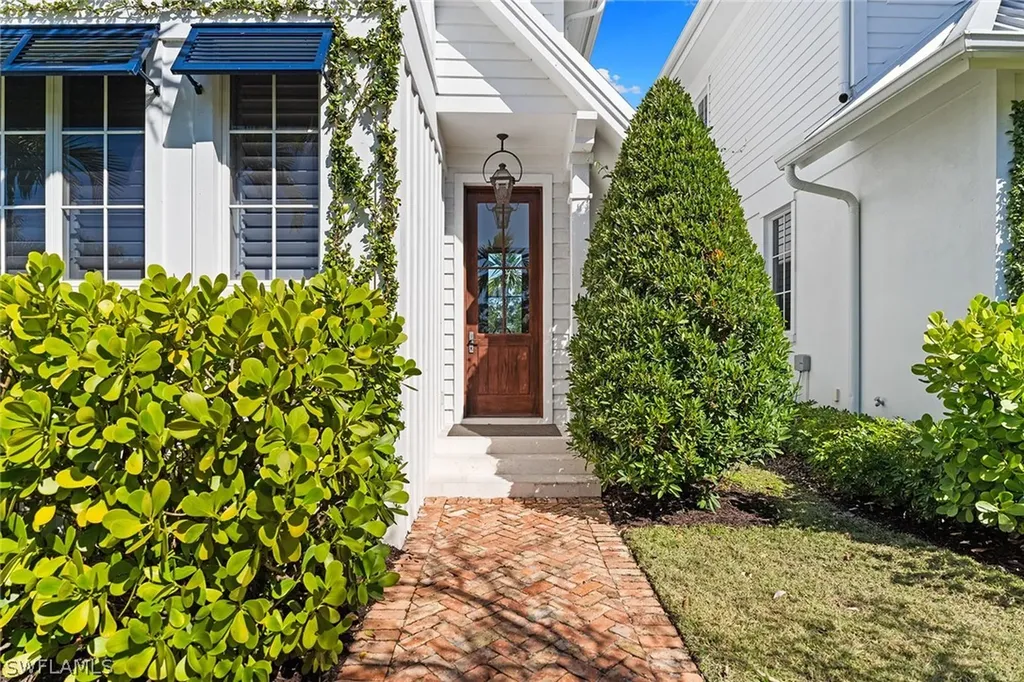 901 10th Avenue S Naples FL 34102