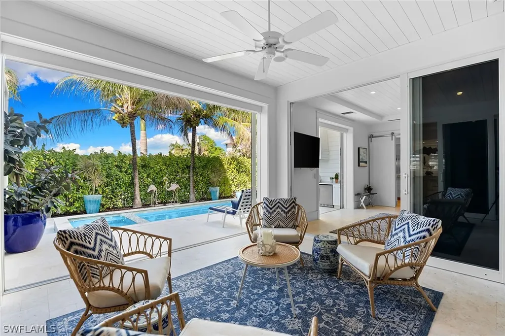 901 10th Avenue S Naples FL 34102