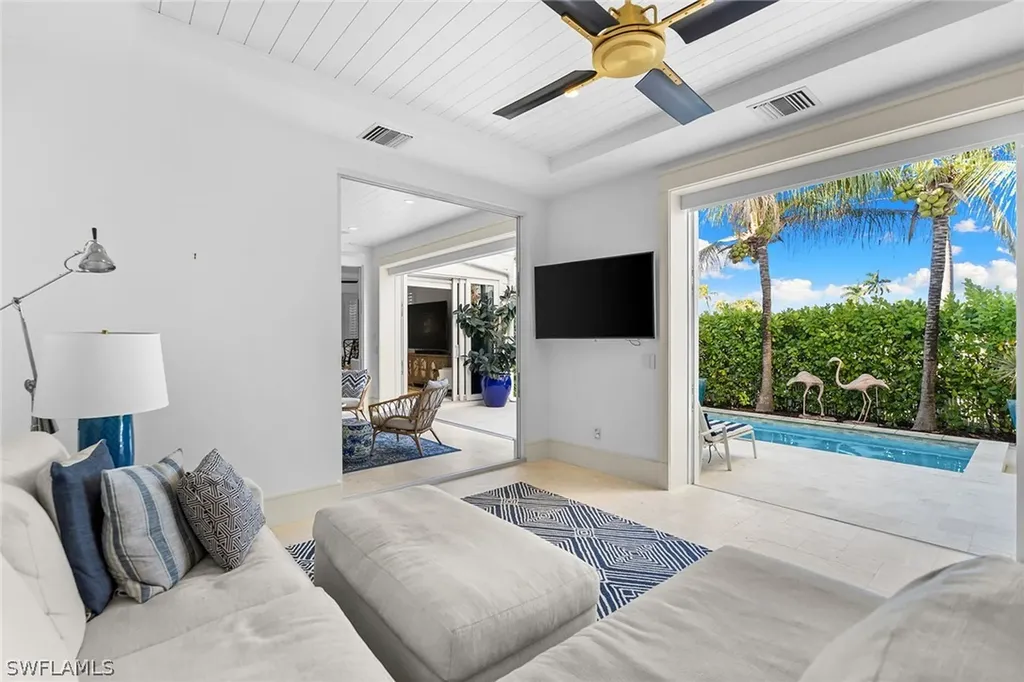 901 10th Avenue S Naples FL 34102