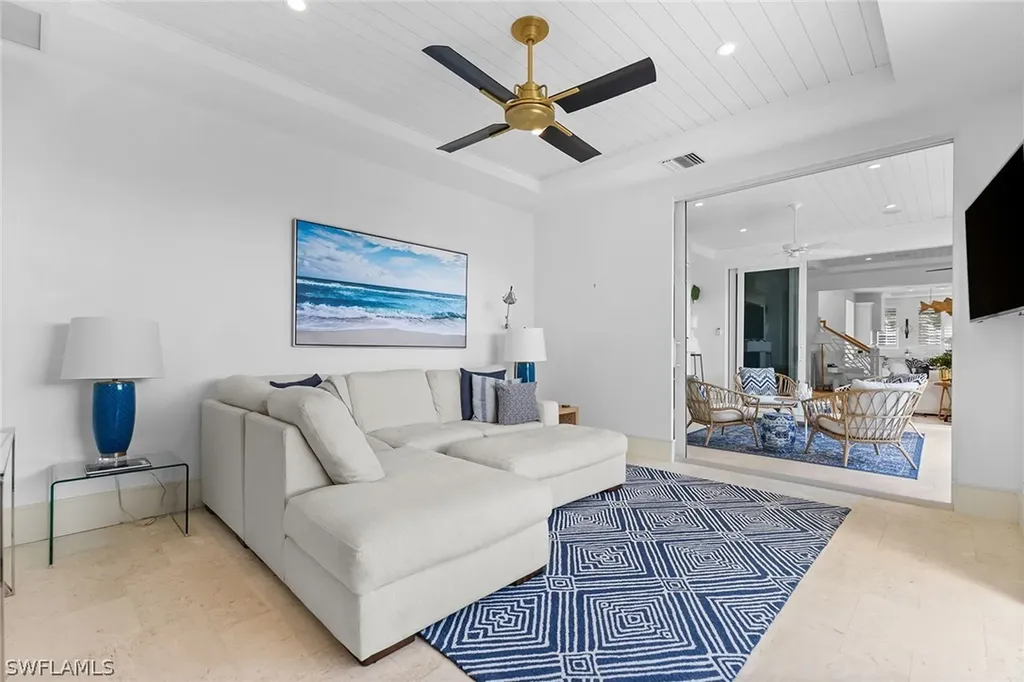 901 10th Avenue S Naples FL 34102