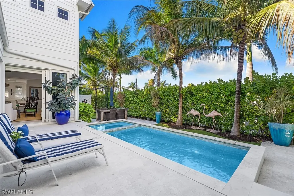 901 10th Avenue S Naples FL 34102