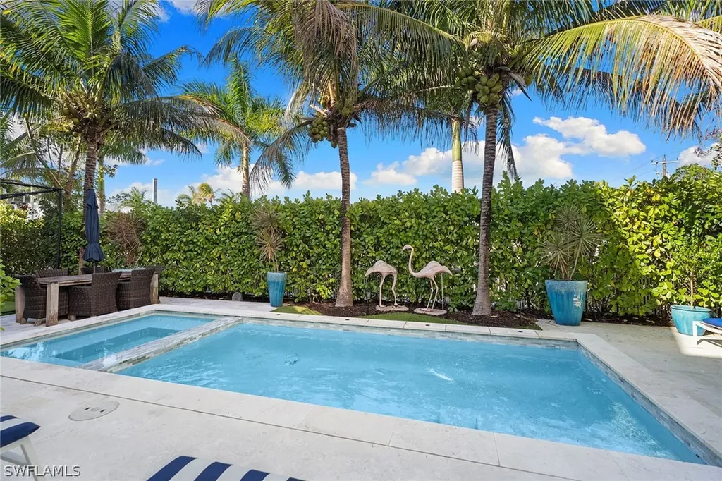 901 10th Avenue S Naples FL 34102
